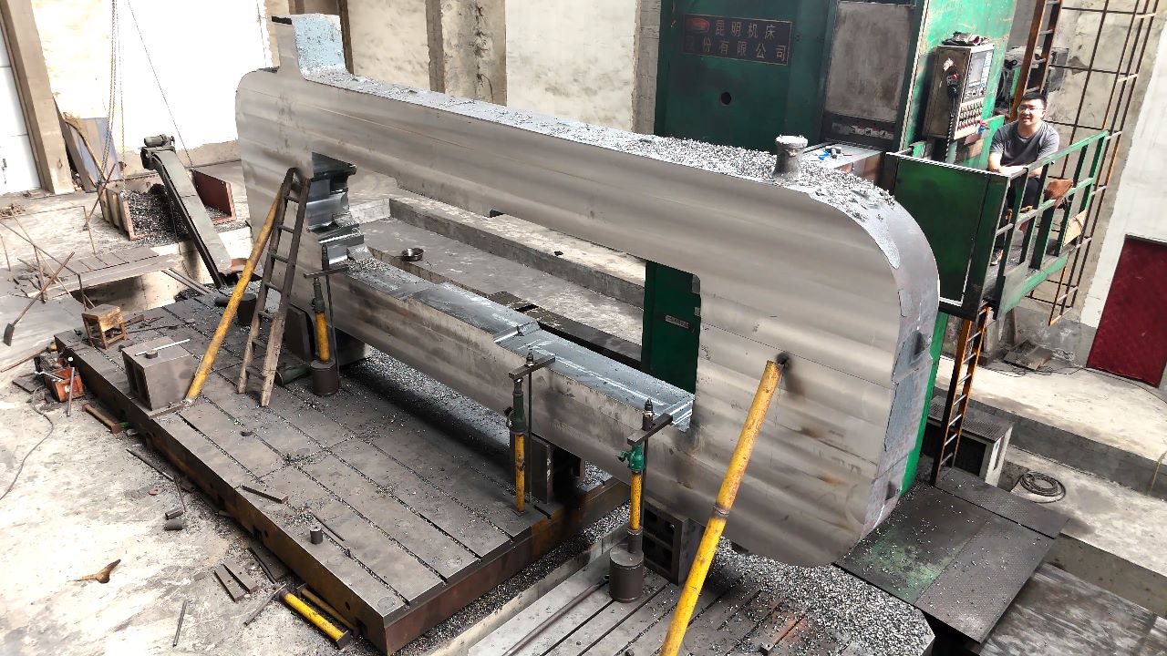 軋機(jī)牌坊出現(xiàn)裂紋該如何處理？大型鑄造廠預(yù)防措施有哪些？