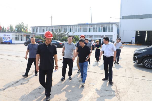 哈工大產學研團隊及輝縣市市長走進騰飛鑄鋼！