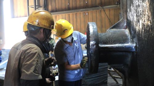 大型鑄造廠騰飛鑄鋼為您解答鑄鋼件輪轂是什么？