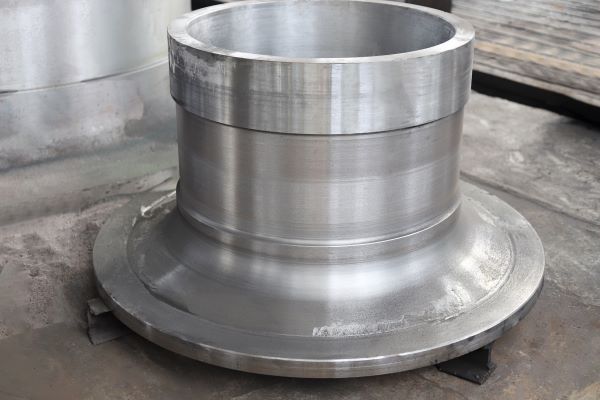 “空心”如何勝“實(shí)心”？揭秘大型中空軸的設(shè)計(jì)智慧與鑄造藝術(shù)