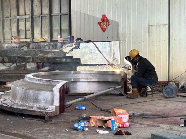 大型鑄鋼廠——騰飛鑄鋼，專于大型、復(fù)雜、高精度鑄鋼件制造