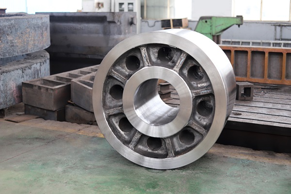 建材行業(yè)大型鑄鋼件托輪怎么選？騰飛鑄鋼為你揭秘